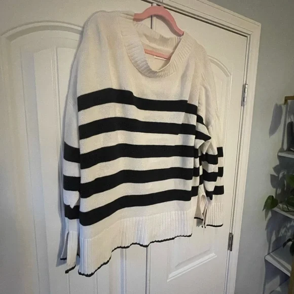 Striped Black and White Women's Sweater 1X - Picture 2 of 5
